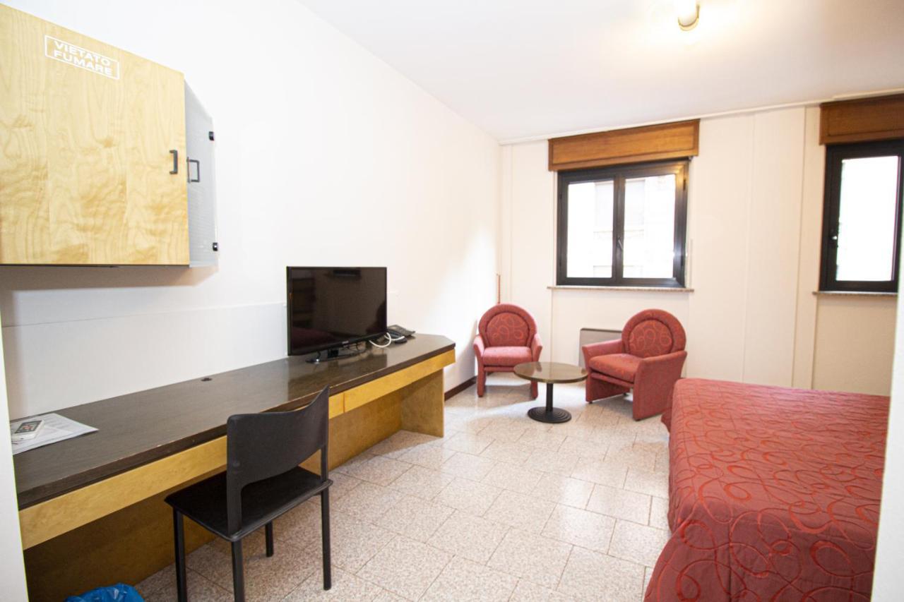 Hotel Croce Di Malta Новара Екстер'єр фото