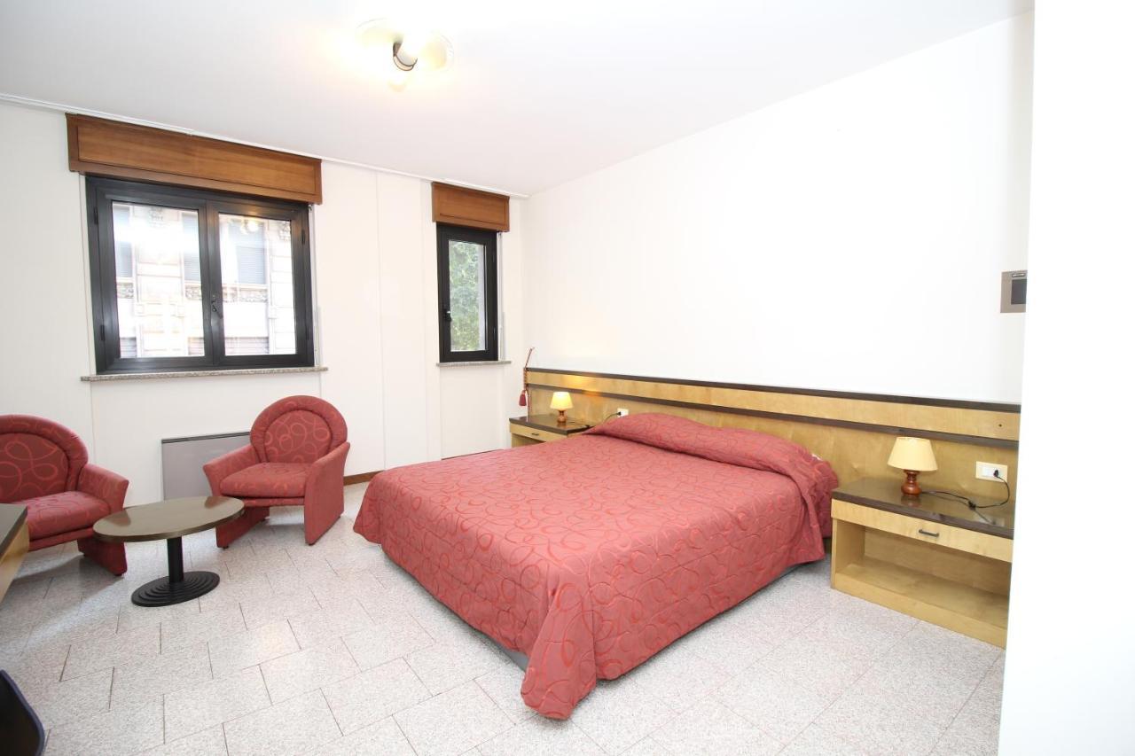 Hotel Croce Di Malta Новара Екстер'єр фото
