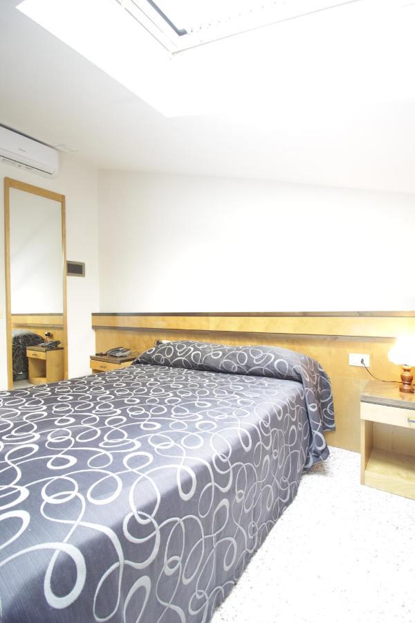 Hotel Croce Di Malta Новара Екстер'єр фото